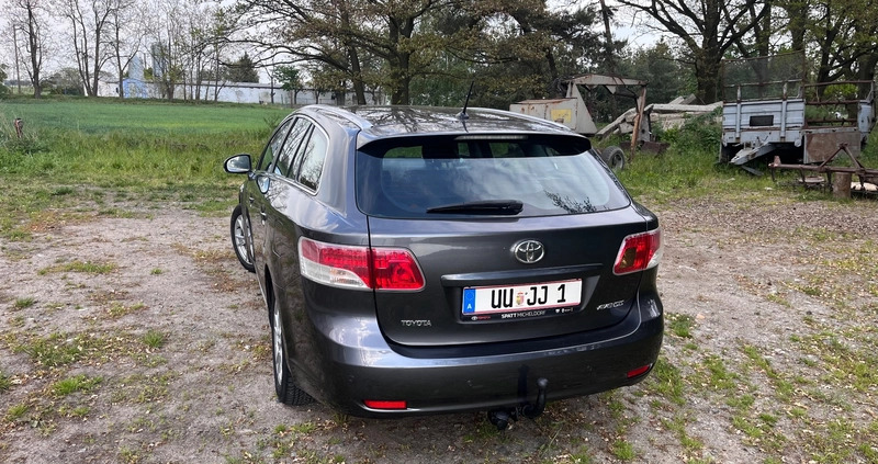 Toyota Avensis cena 21900 przebieg: 212000, rok produkcji 2009 z Prochowice małe 742